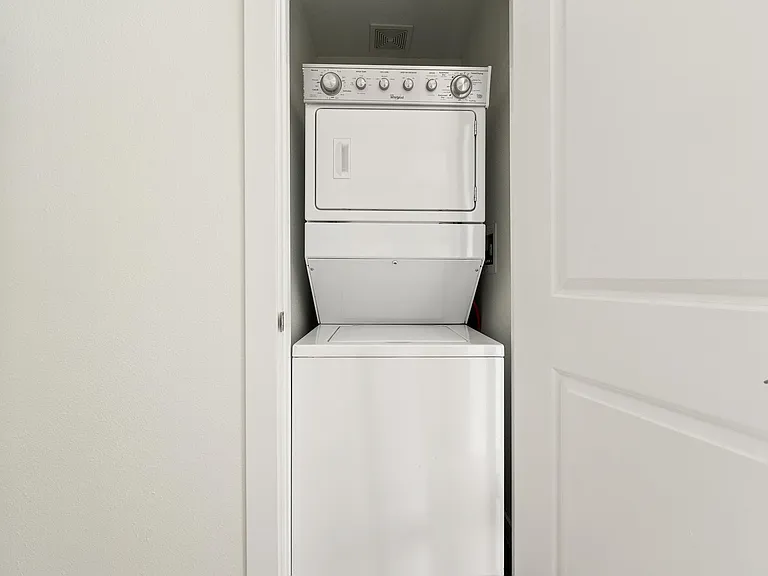 Sunset Shores Apartments — Photo 12