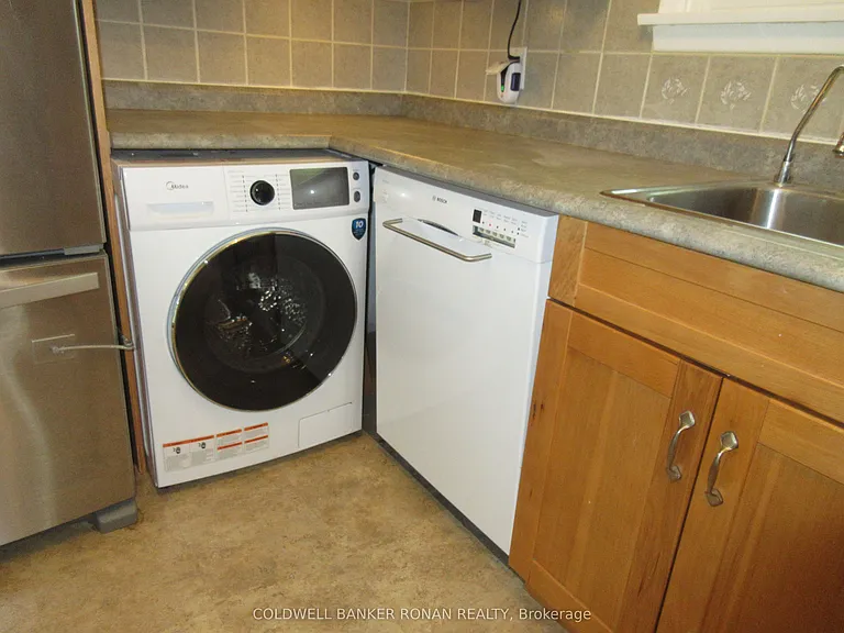 104 Boyne Cres #MAIN FLOOR — Photo 15