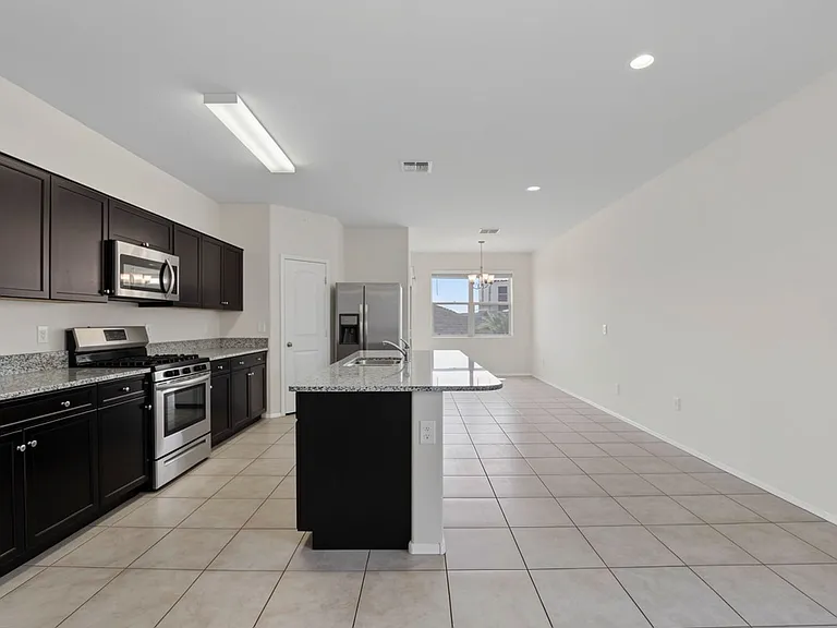 30915 W Amelia Ave — Photo 8