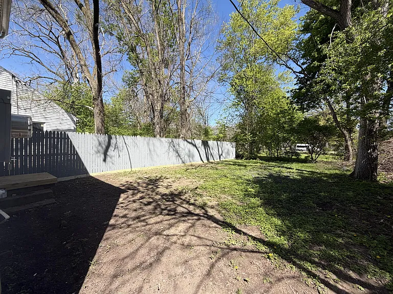 312 W Dewey St — Photo 19