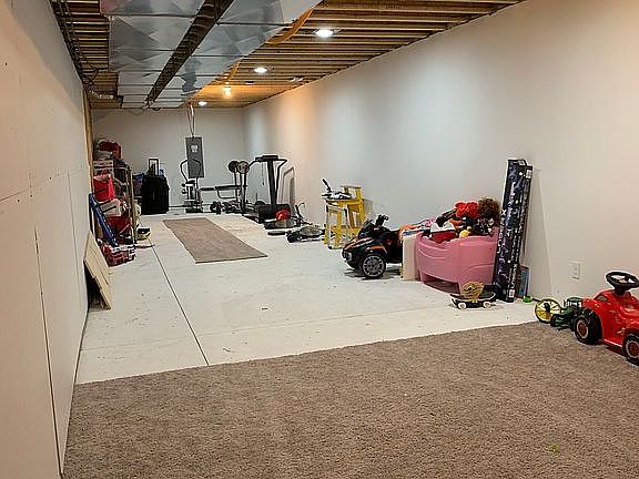 Storage/play area 