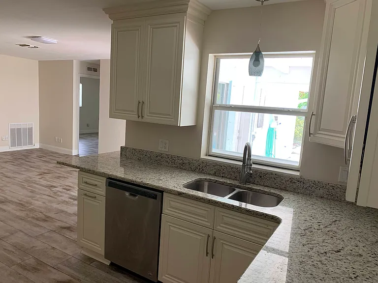 788 Hibiscus Dr — Photo 6
