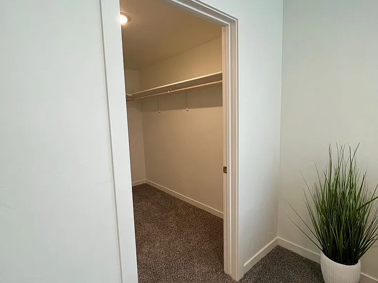 Lexington Sky Apartments — Photo 34