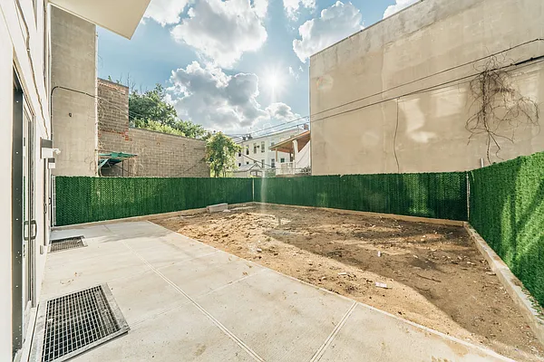 Rented by Nooklyn NYC LLC | media 37