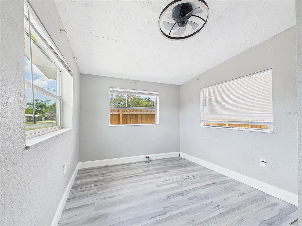 3 bed, 1.0 bath, 1290 sqft, $1,725 — Photo 4