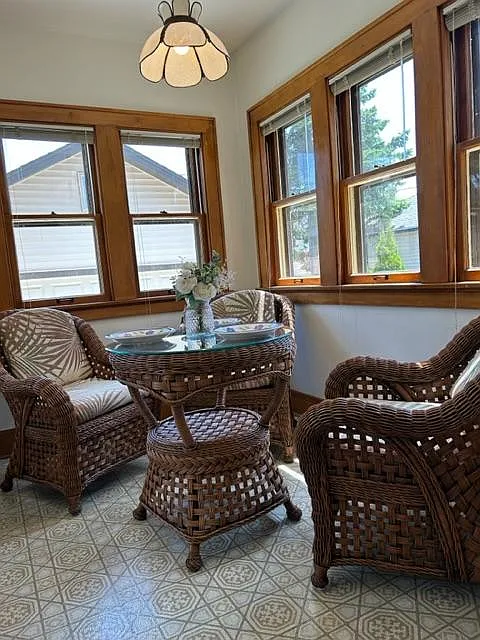 2 bed, 1350 sqft, $2,400 — Photo 4