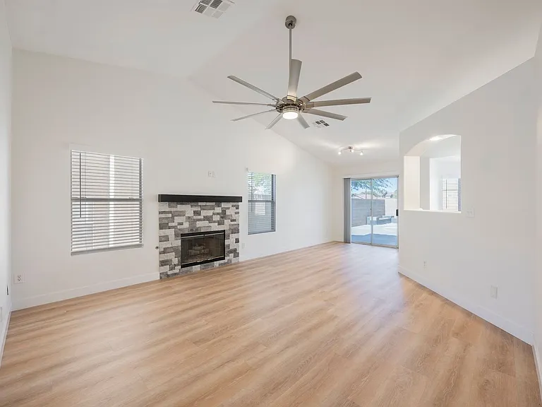 802 Airy Hill St — Photo 3