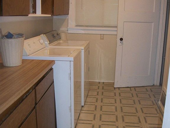 5th image of 108 N Benton St