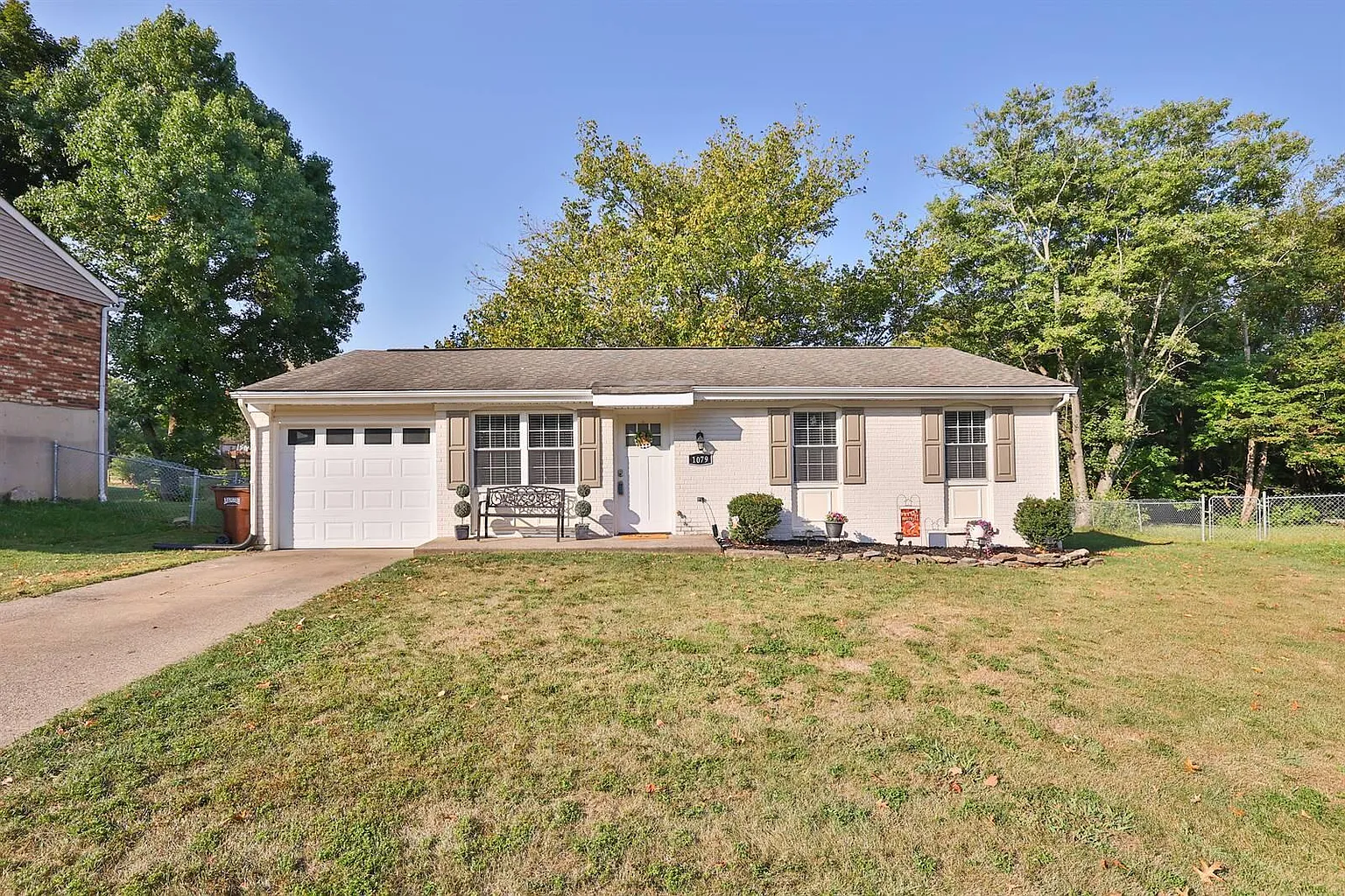 1079 Birch Tree Ln photo 1
