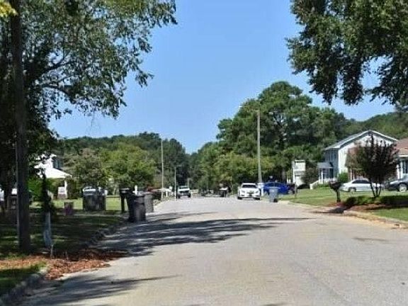 4th image of 214 Tartan Rd