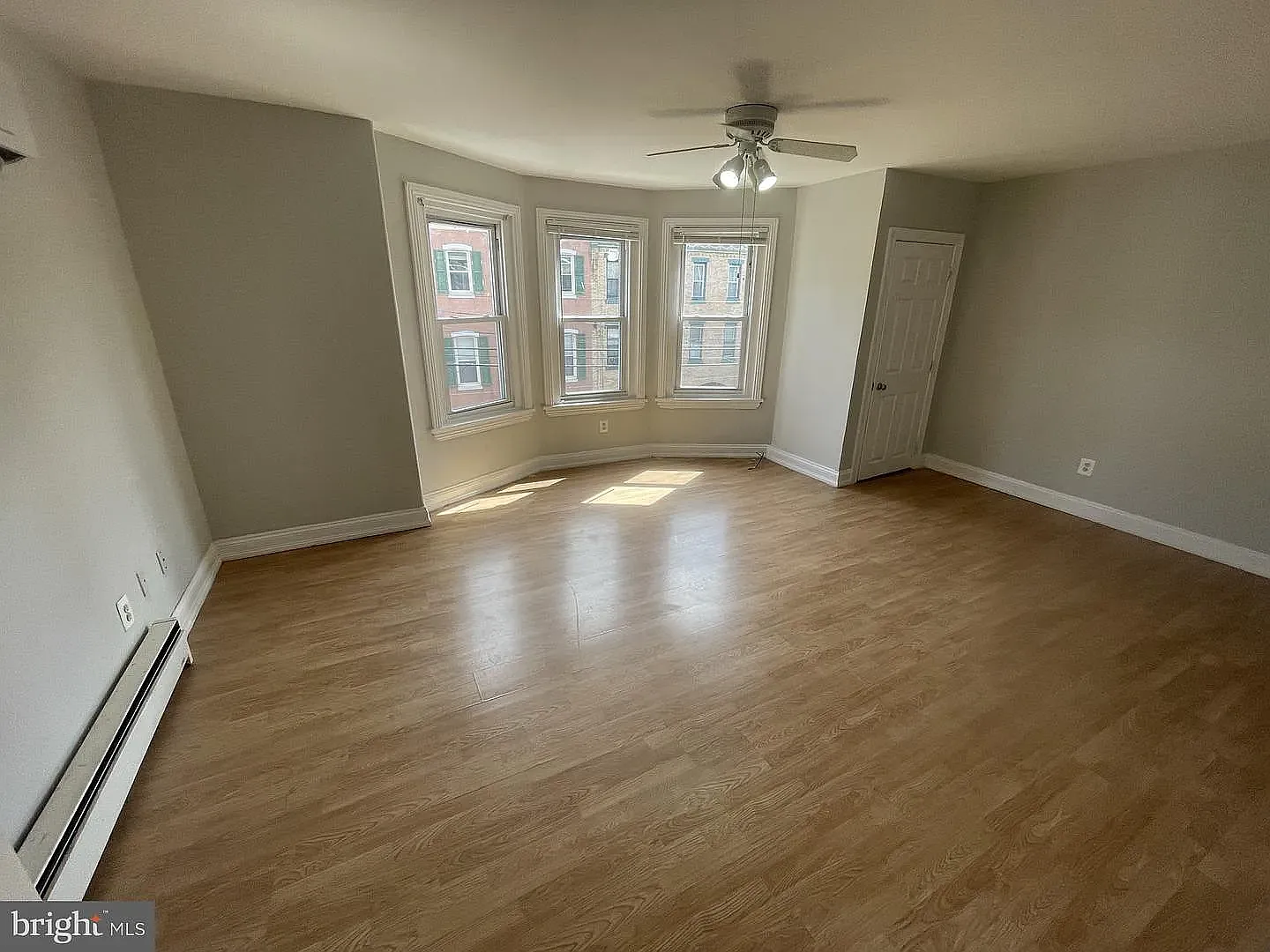 1 bed, 1000 sqft, $1,190 — Photo 3