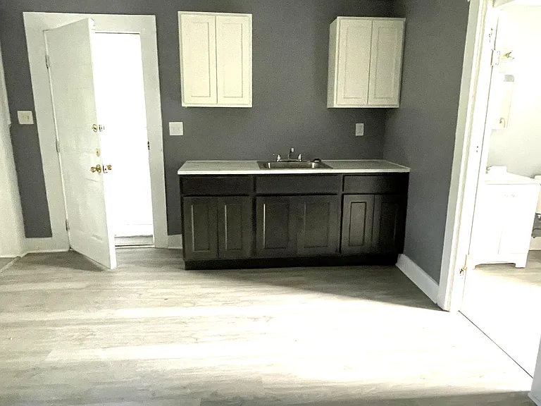 713 E 13th St #2 — Photo 1
