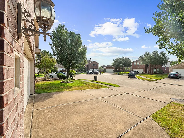 10003 Lynette Falls Dr — Photo 6