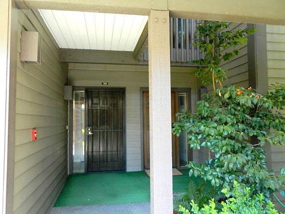 3rd image of 115 Rogue River Hwy APT 109