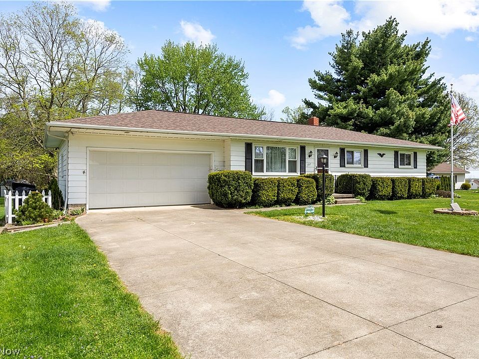 1st image of 792 Hillcrest Dr