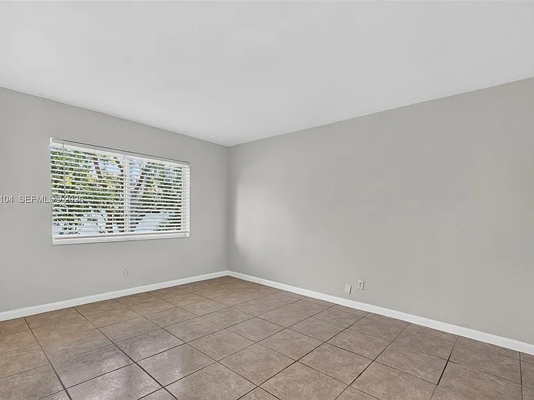 151 SE 6th Ave #16 — Photo 12