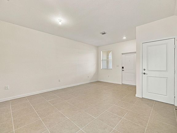 4th image of 2530 SE 25th Dr