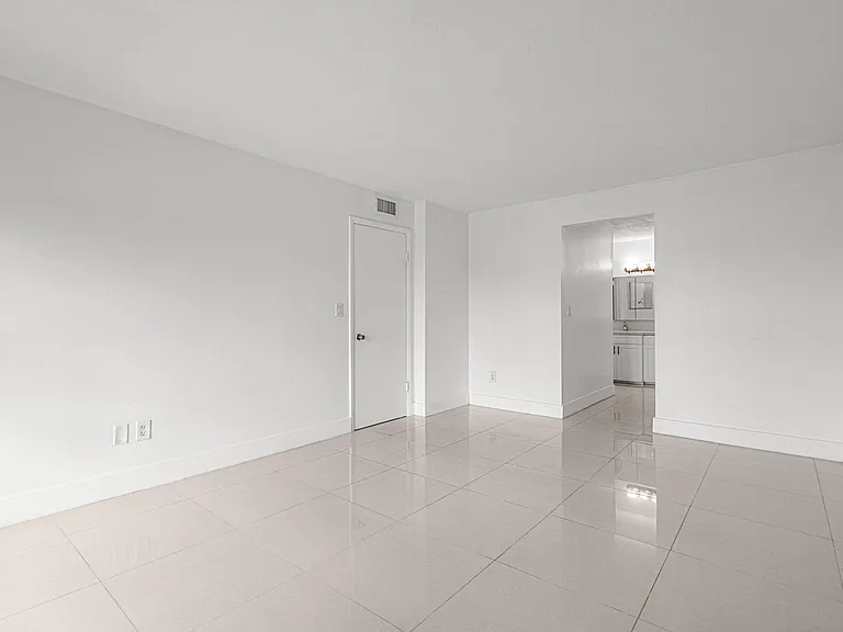 9170 Fontainebleau Blvd #301 — Photo 20