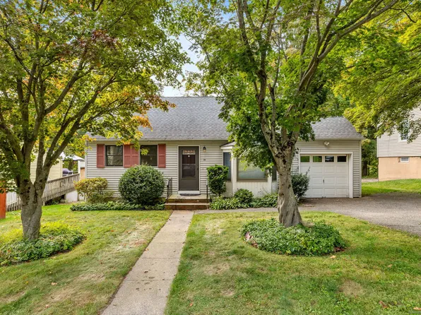 26 Dartmouth Lane, Danbury, CT 06810