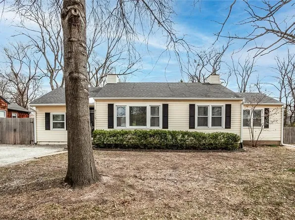 8119 Antioch Rd, Overland Park, KS 66204