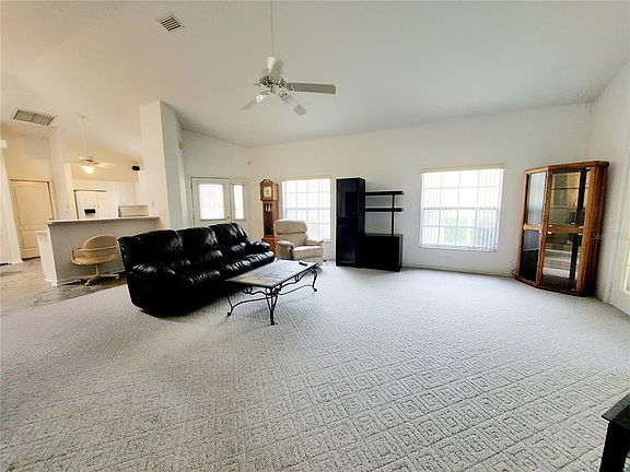4th image of 1179 Royal Blvd