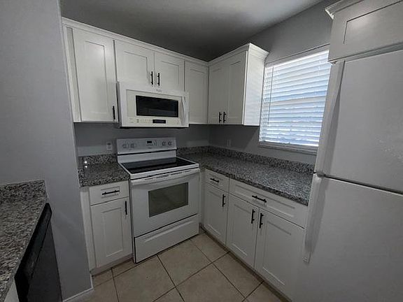 2nd image of 233 Pritchard St