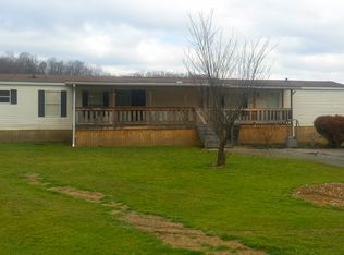 240 Landsing St, Mount Hope, WV 25880