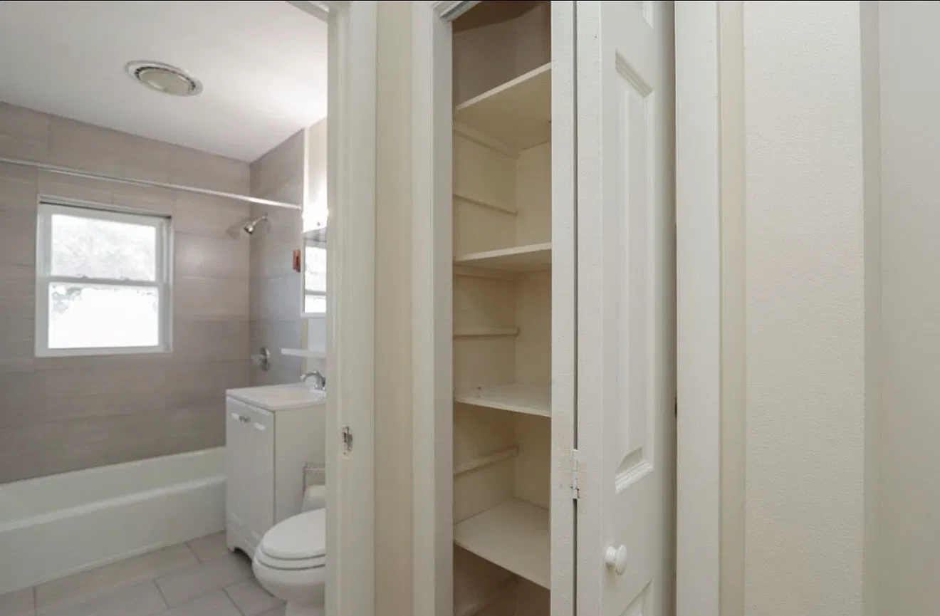 2 bed, 835 sqft, $1,350 — Photo 2