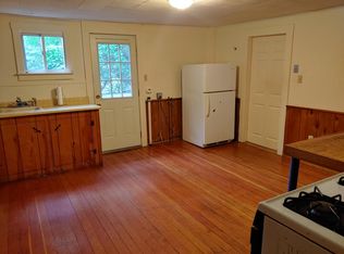 11 Walnut St #1R, Northampton, MA 01060