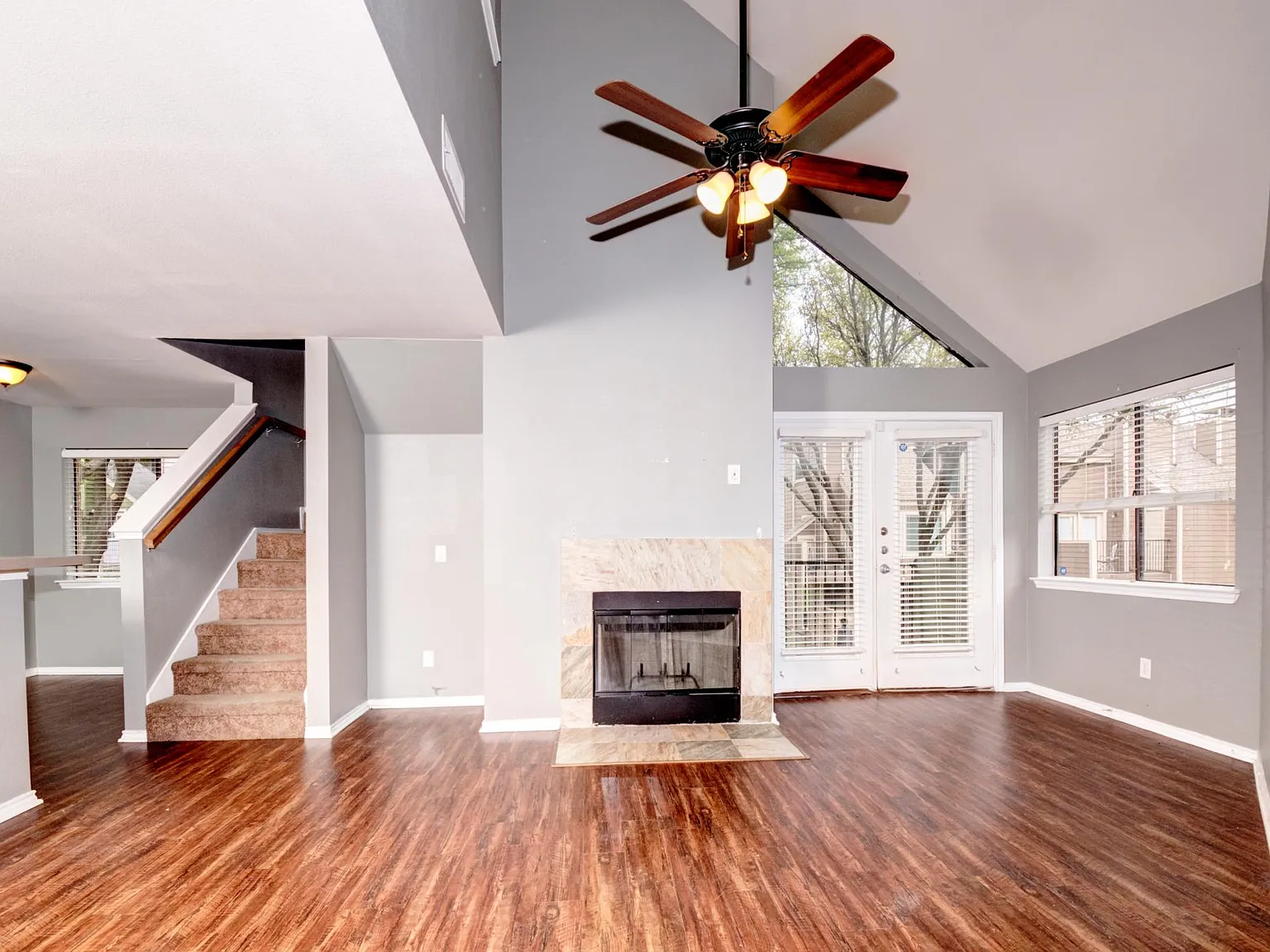2 bed, 1031 sqft, $1,600 — Photo 1