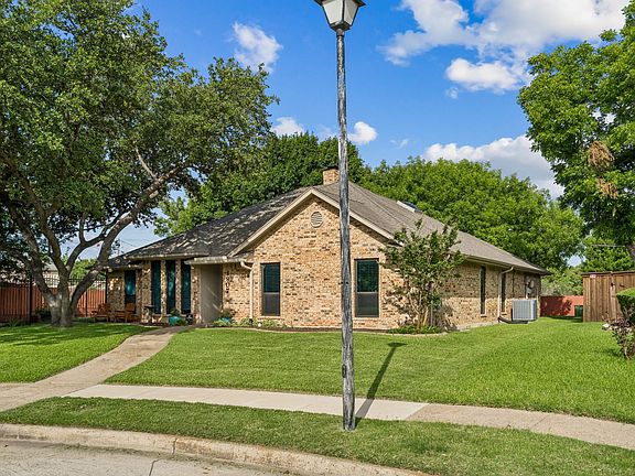 2nd image of 1907 Lansdown Ct