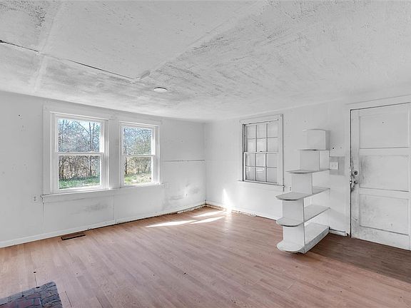 5th image of 705 Old Seneca Rd