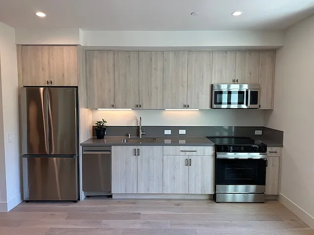 2 bed, 650 sqft, $4,400 — Photo 1