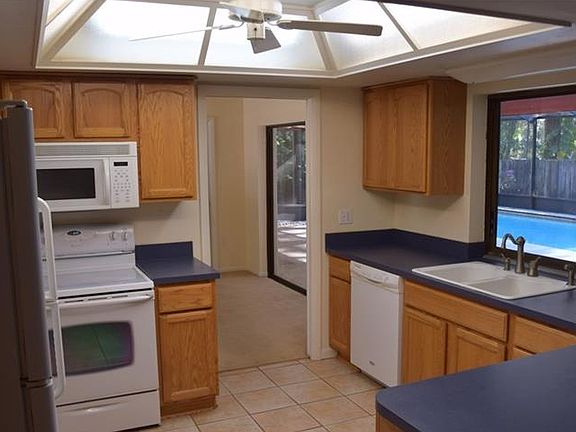 5th image of 2715 Herndon St