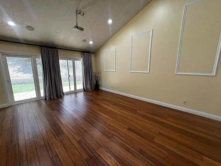 1580 Valecroft Ave — Photo 9