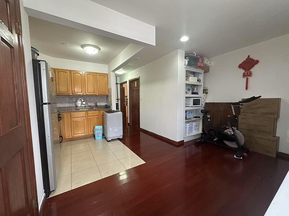 1st image of 14449 Barclay Avenue #5D
