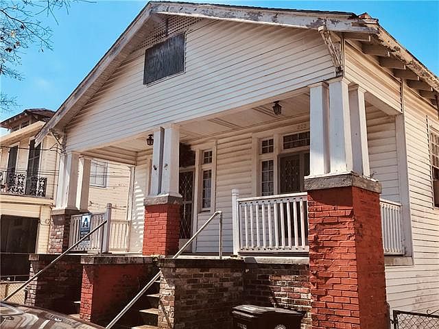 1st image of 825 Solomon Pl