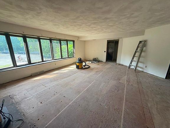 3rd image of 4037 Tokay Blvd