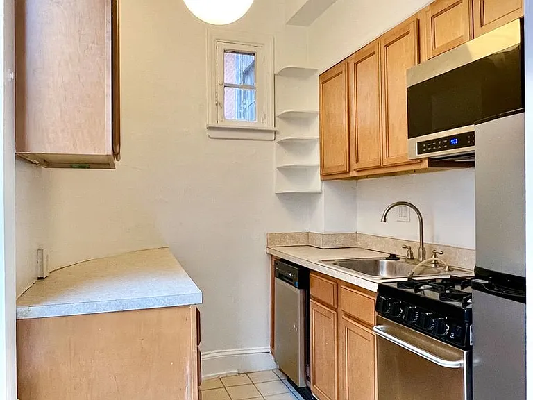 402 S 9th St — Photo 7