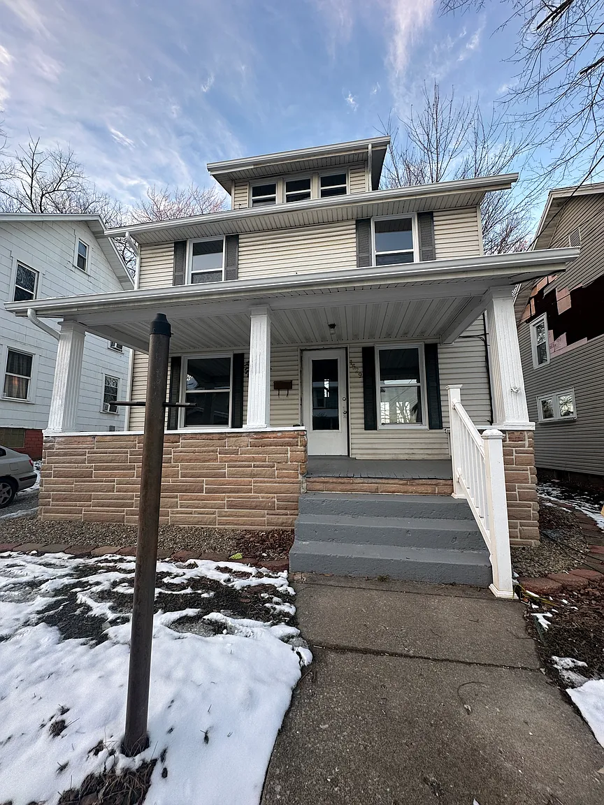 1529 Olive Pl NE photo 1