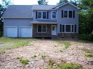 6114 Cumberland Rd, Tobyhanna, PA 18466