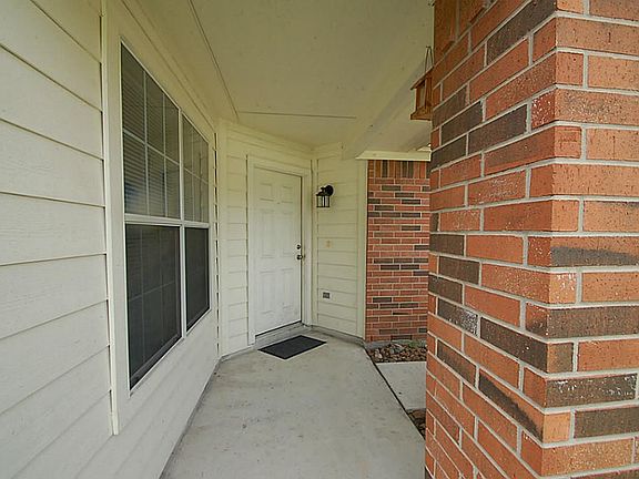 3rd image of 9110 Aspen Trace Ln