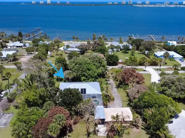 105 Sheridan Lane, Jensen Beach, FL 34957