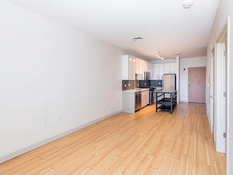 West Square Apartments — Photo 157