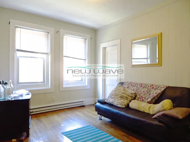 2 bed, 650 sqft, $3,200 — Photo 2