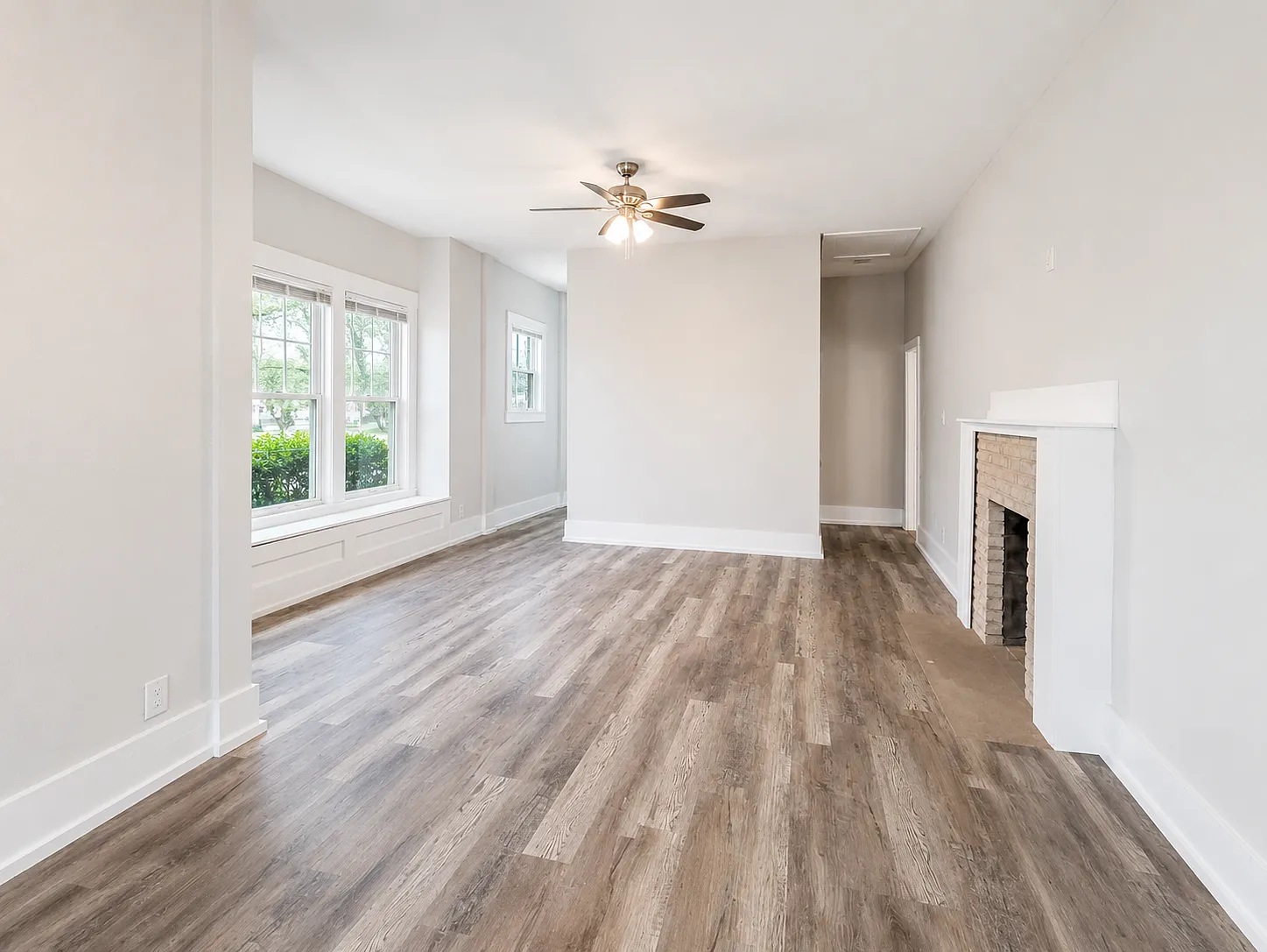 2 bed, 1070 sqft, $949 — Photo 2