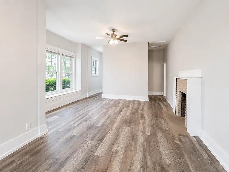 1705 Austin Ave — Photo 2