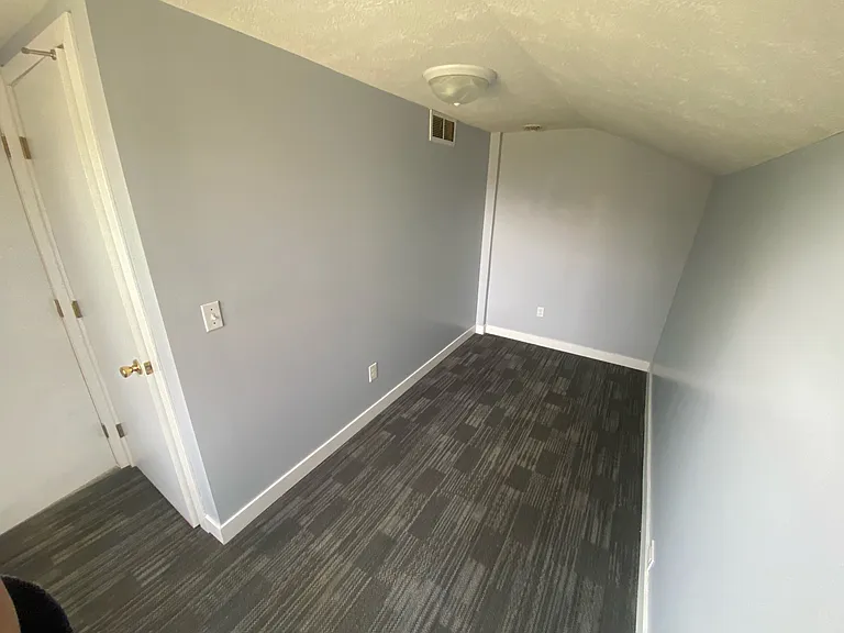 2017 E Bellevue Hwy — Photo 8