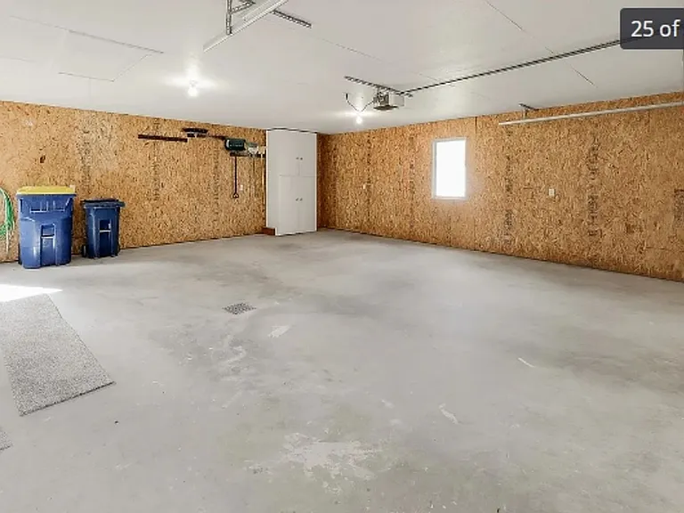 1009 E 6th St — Photo 26