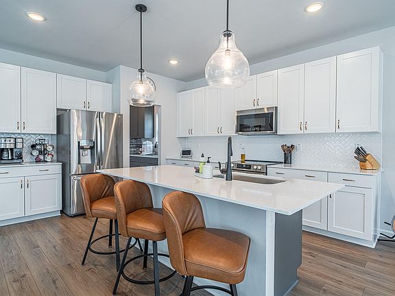 3rd image of 161 Beacon Hill Rd